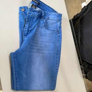 Light wash Blue Jeans - Very stretchy - Jegging